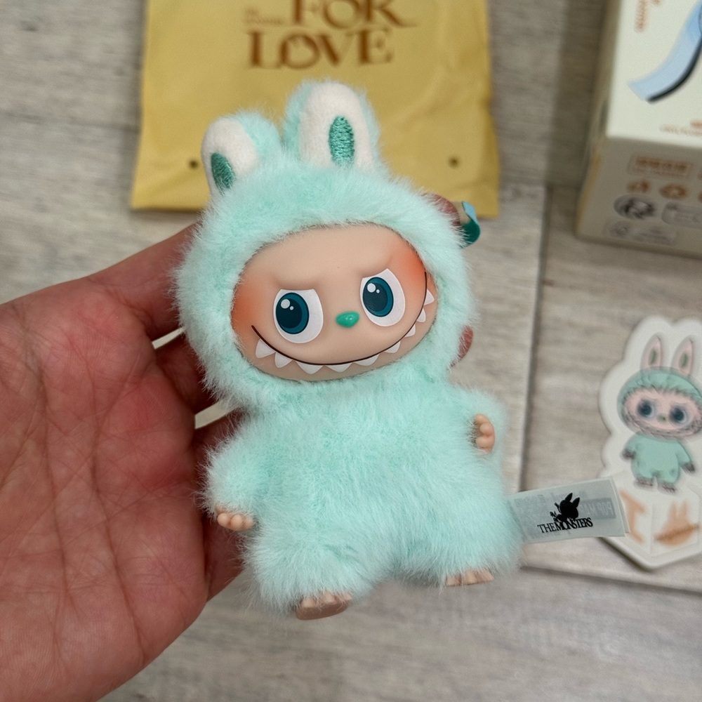 The Monster Pin For Labubu I Green - Picture 1 of 3